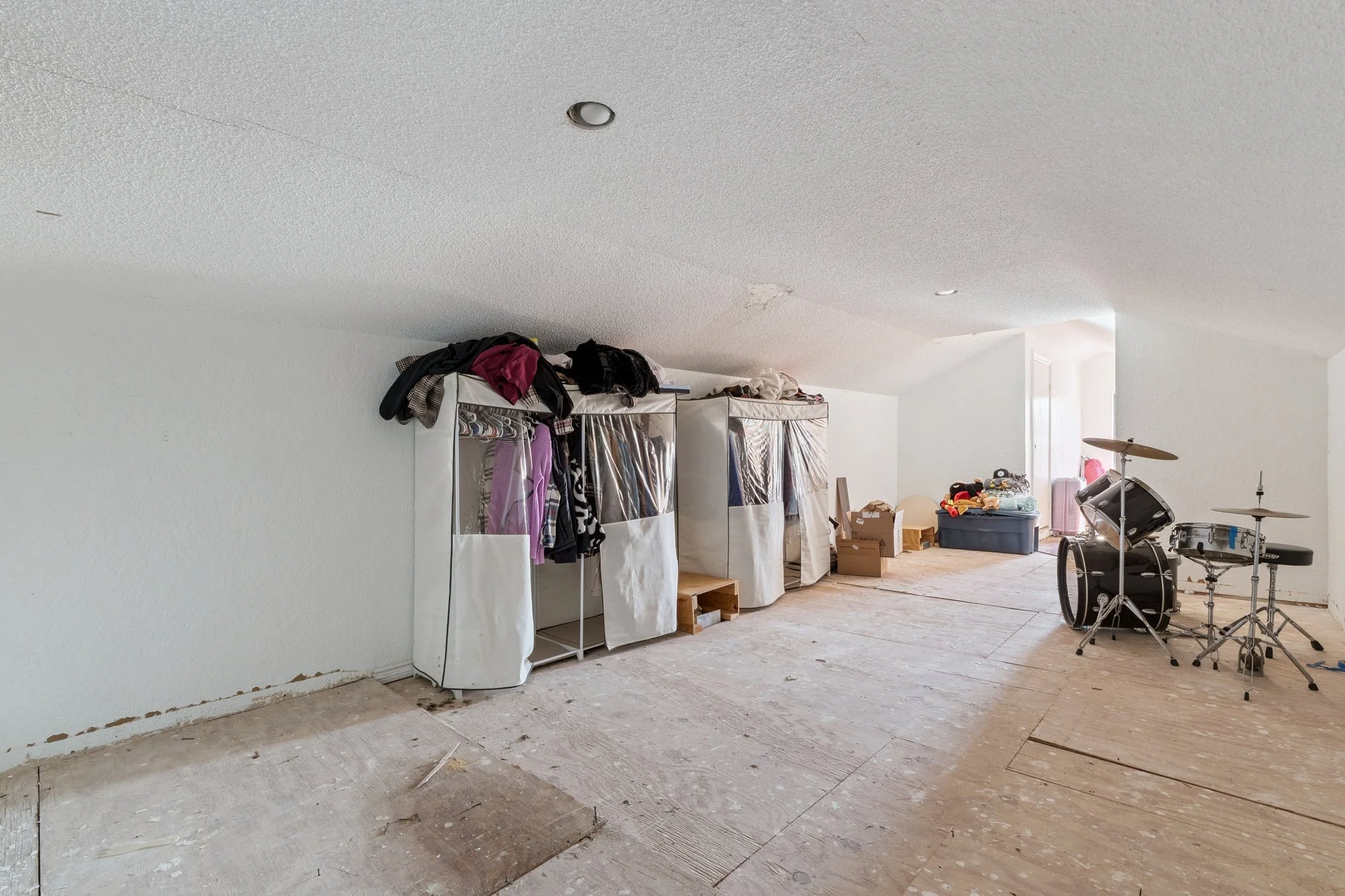 40-web-or-mls-1816 Briar Hill St_040.jpg