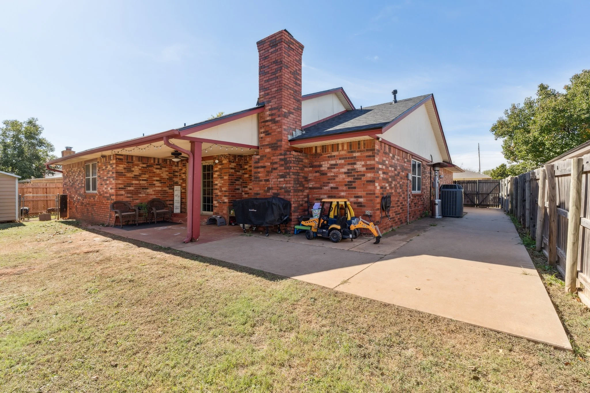 45-web-or-mls-1816 Briar Hill St_045.jpg