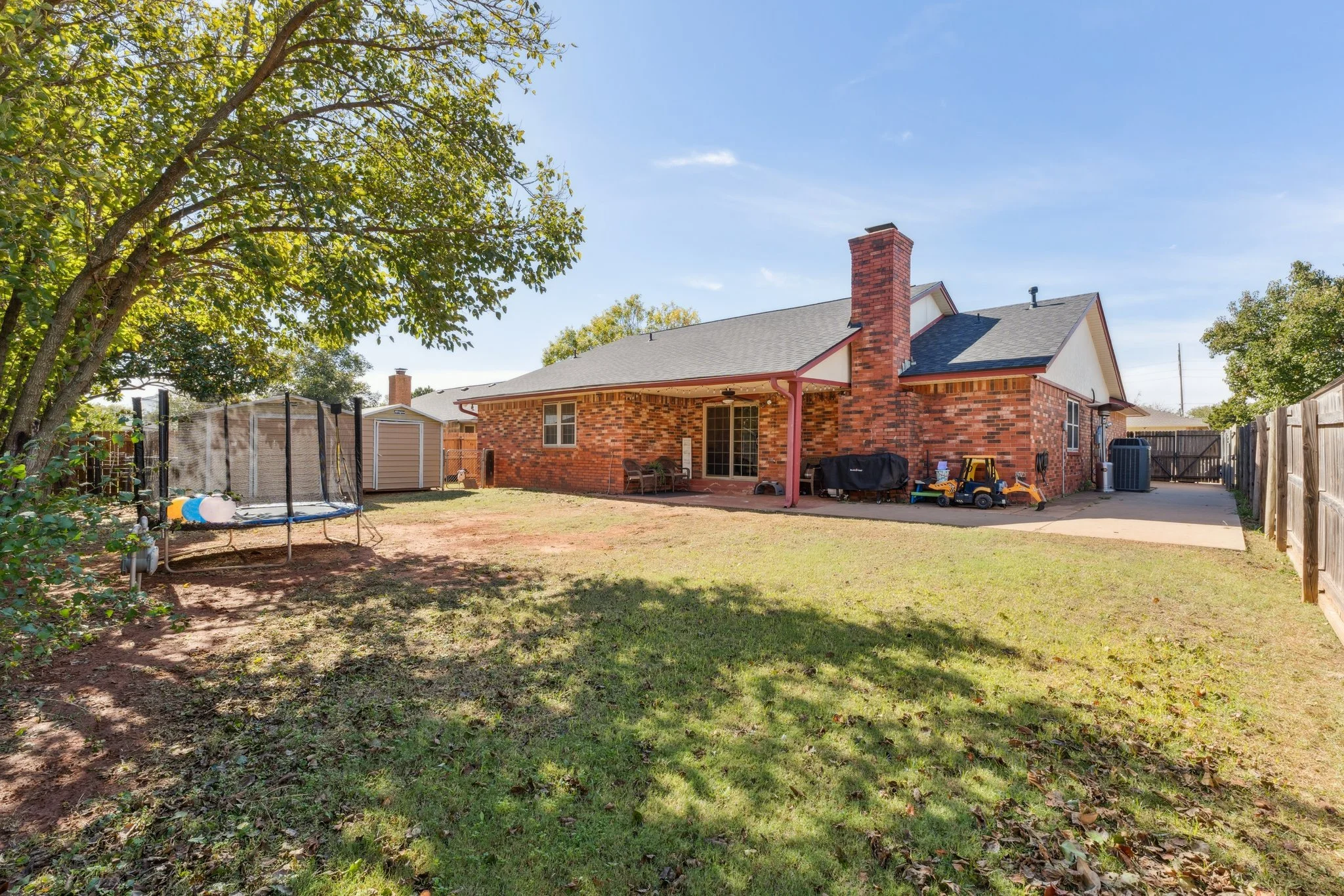 47-web-or-mls-1816 Briar Hill St_047.jpg