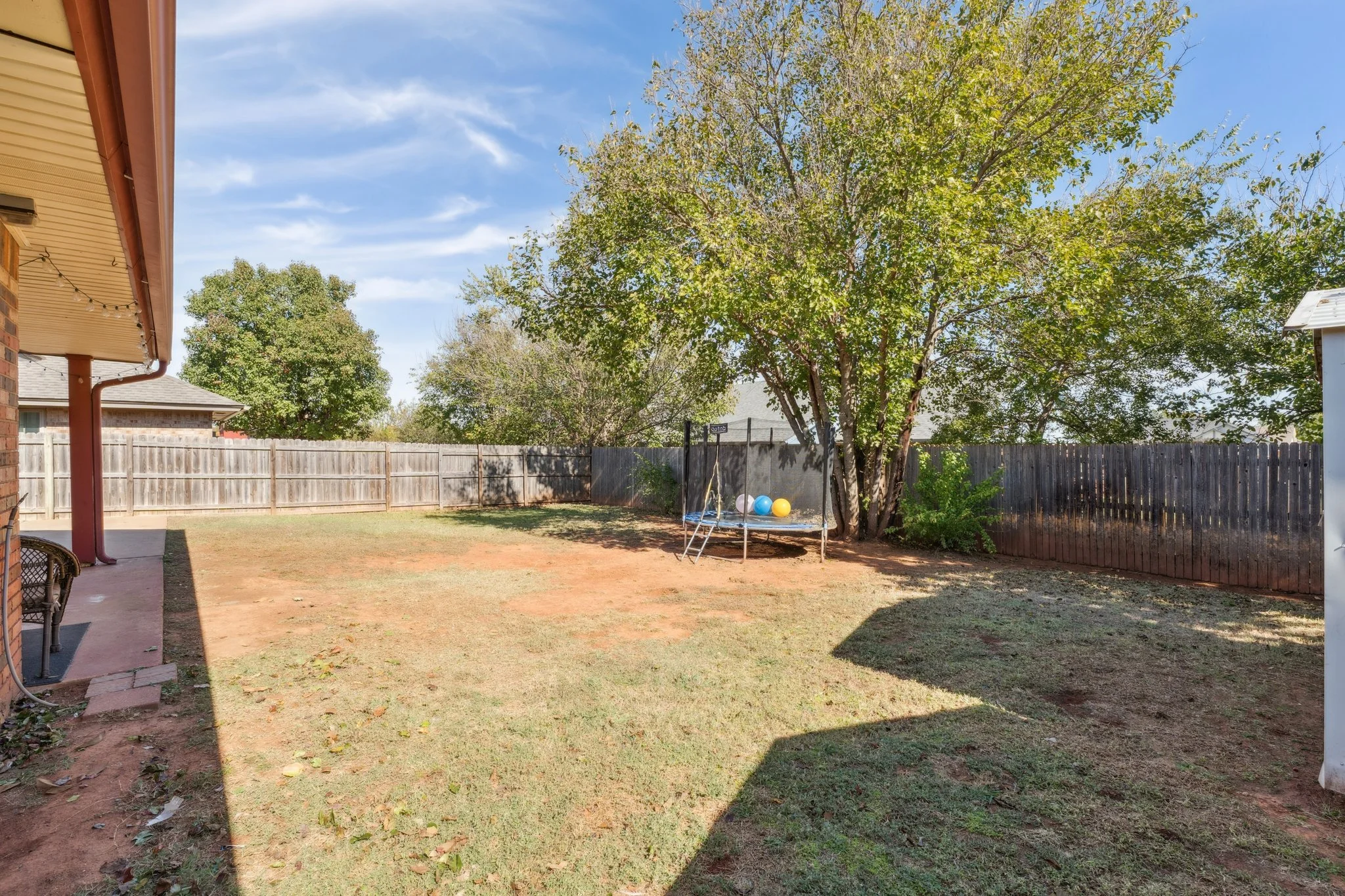49-web-or-mls-1816 Briar Hill St_049.jpg