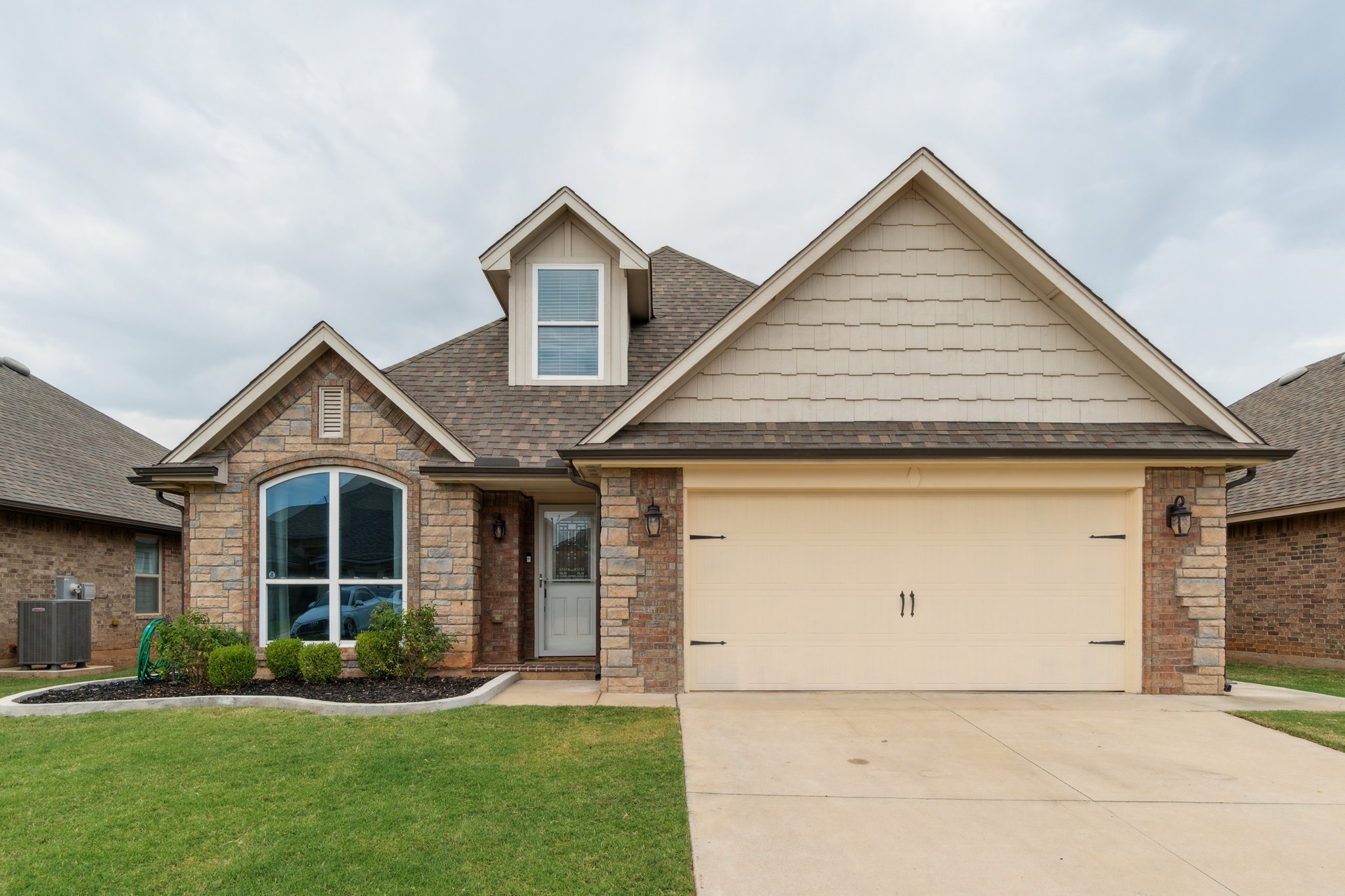 2-web-or-mls-2525 NW 194th St_002.jpg