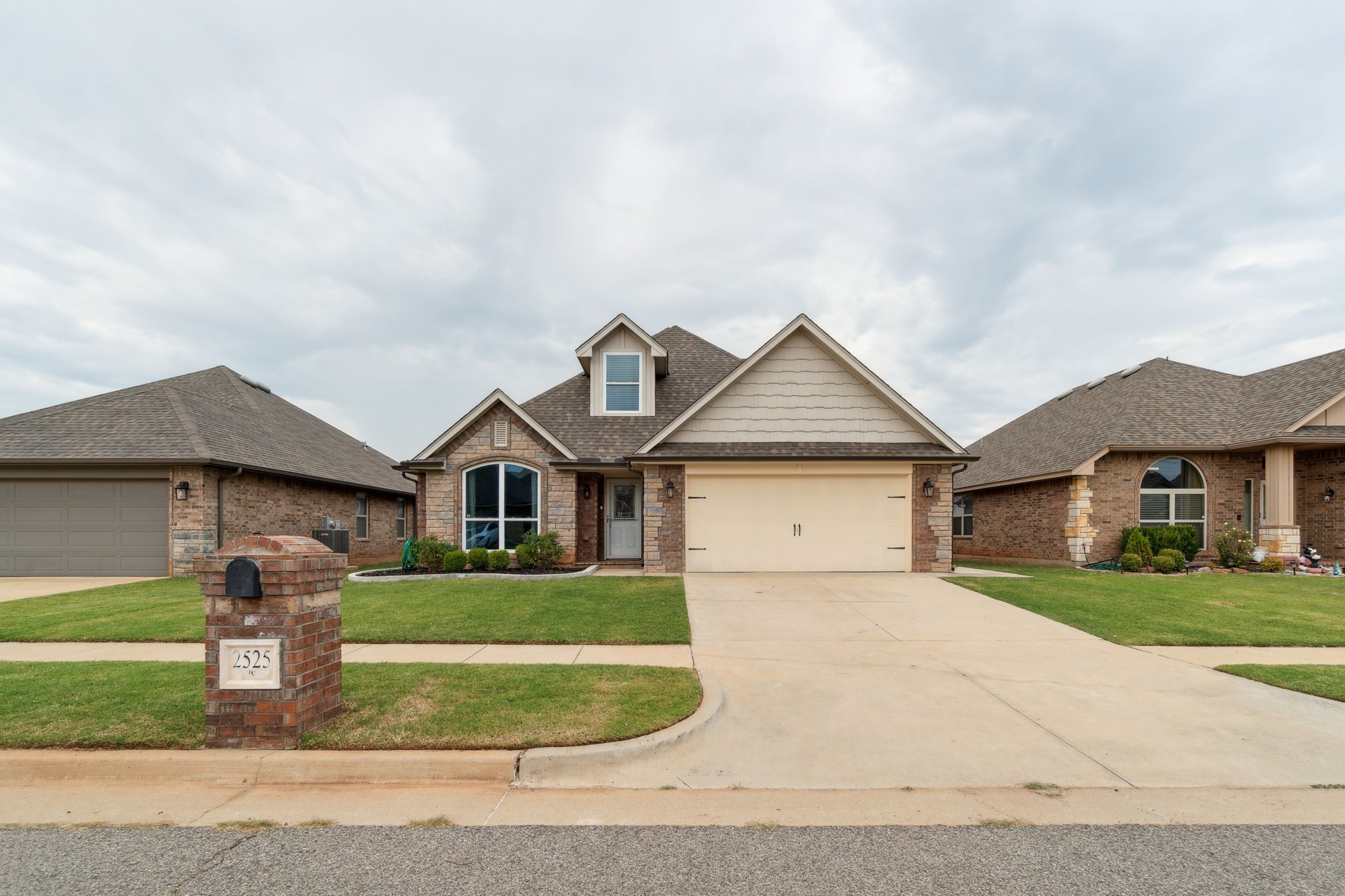 1-web-or-mls-2525 NW 194th St_001.jpg