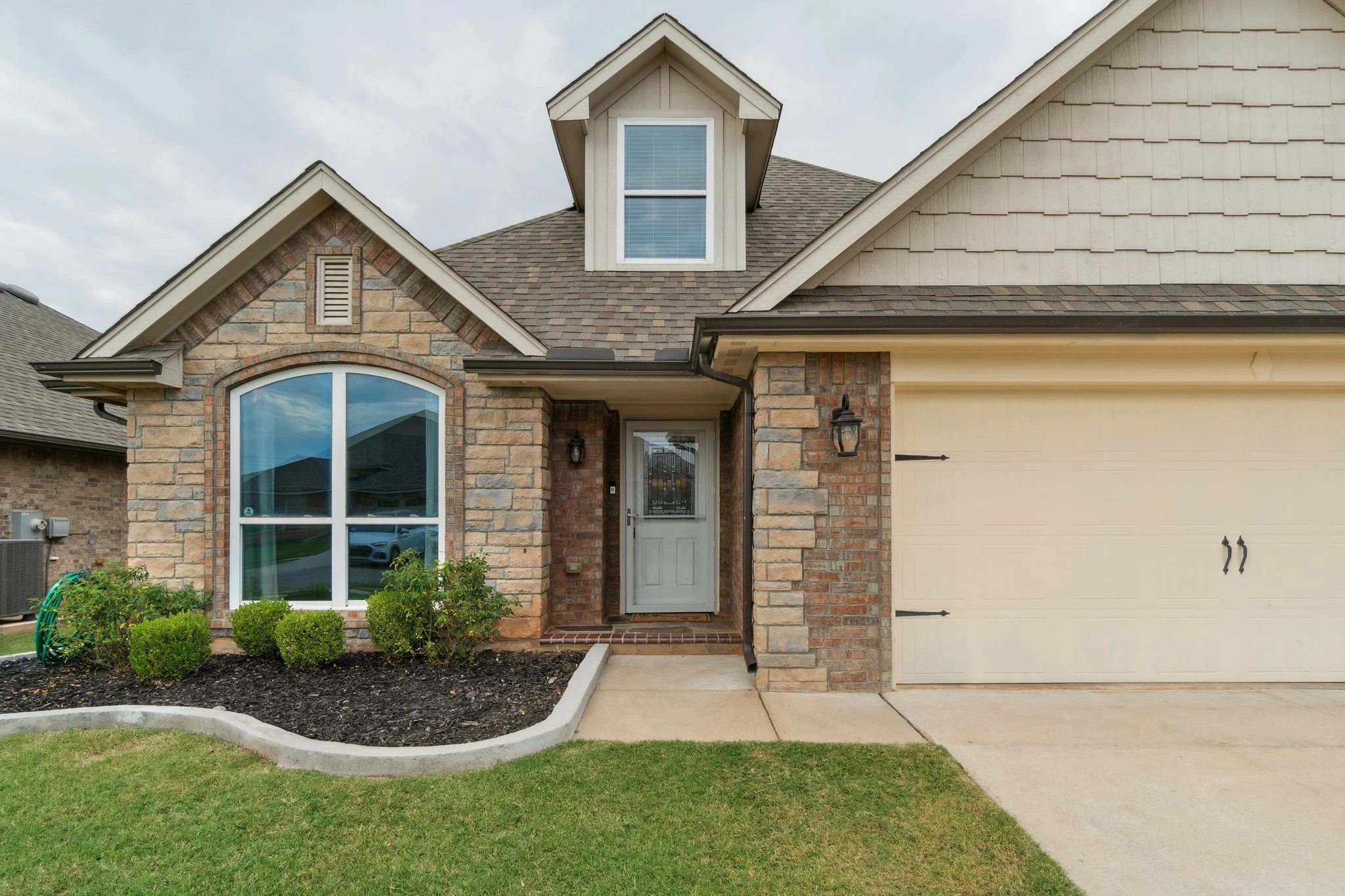 4-web-or-mls-2525 NW 194th St_004.jpg