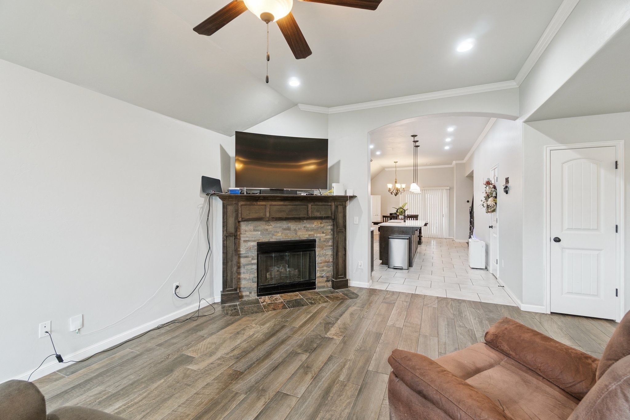 12-web-or-mls-2525 NW 194th St_012.jpg