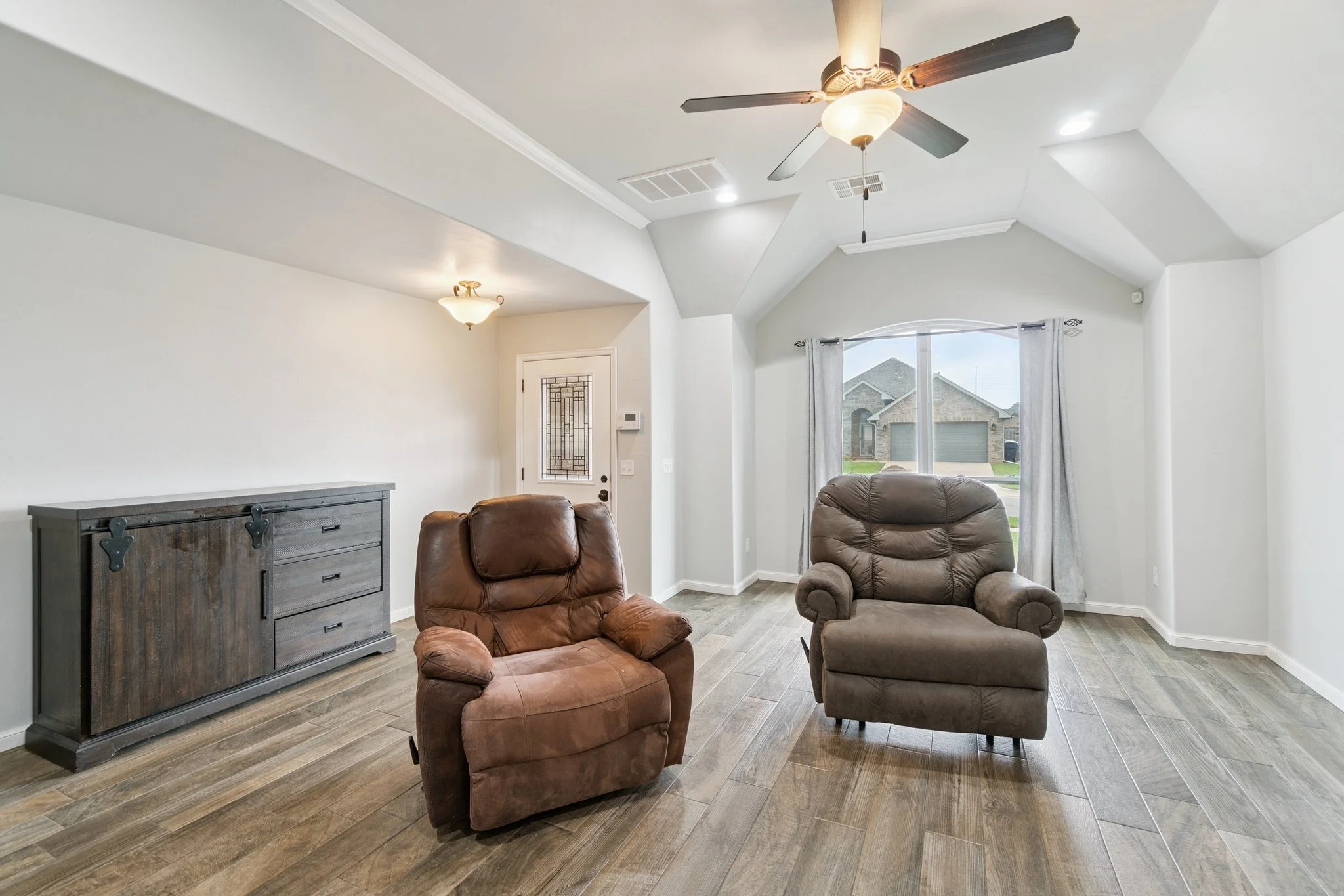 14-web-or-mls-2525 NW 194th St_014.jpg