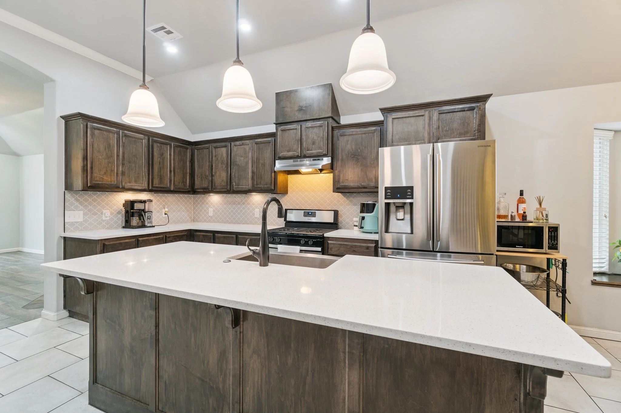 21-web-or-mls-2525 NW 194th St_021.jpg