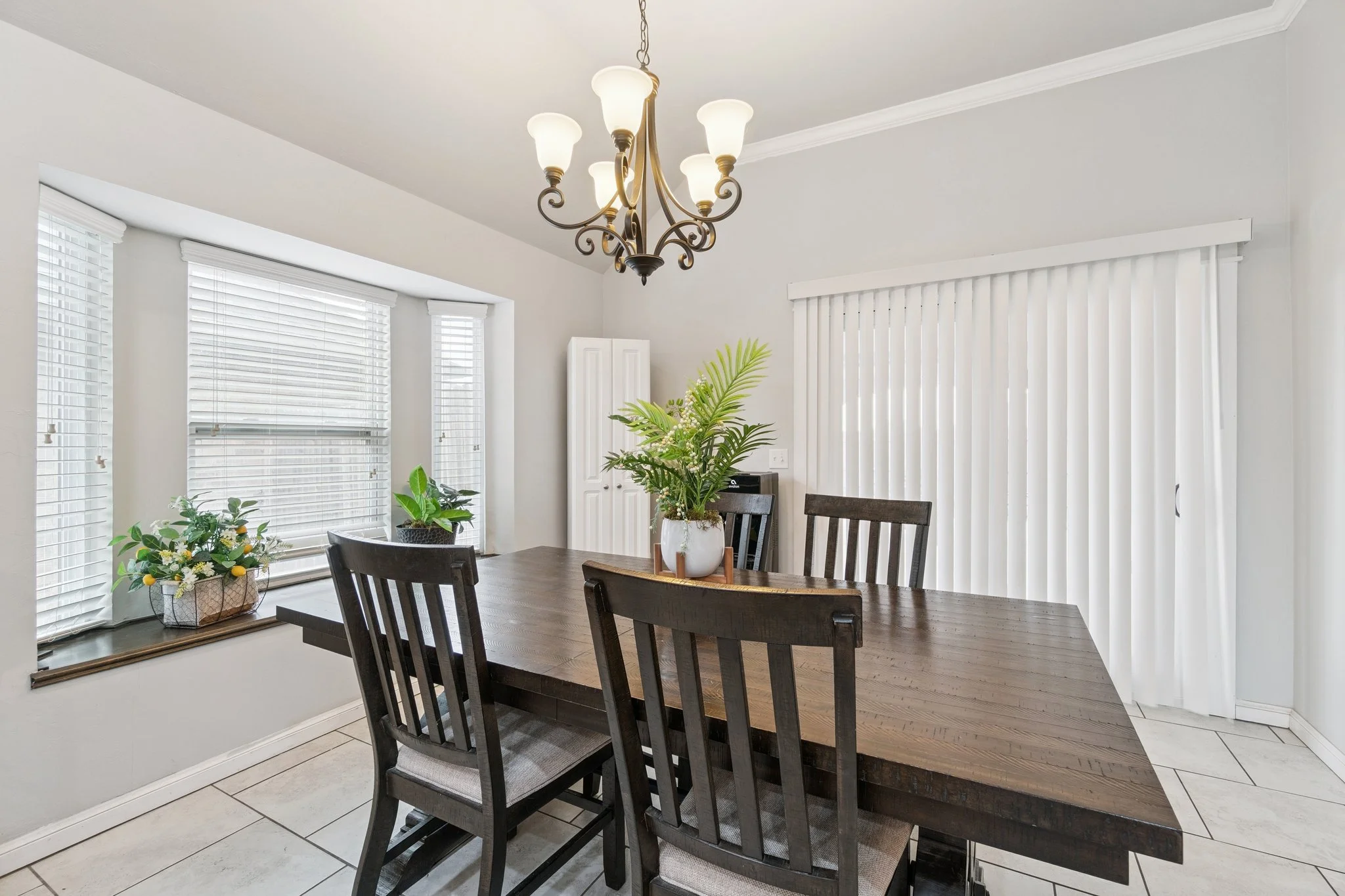 22-web-or-mls-2525 NW 194th St_022.jpg