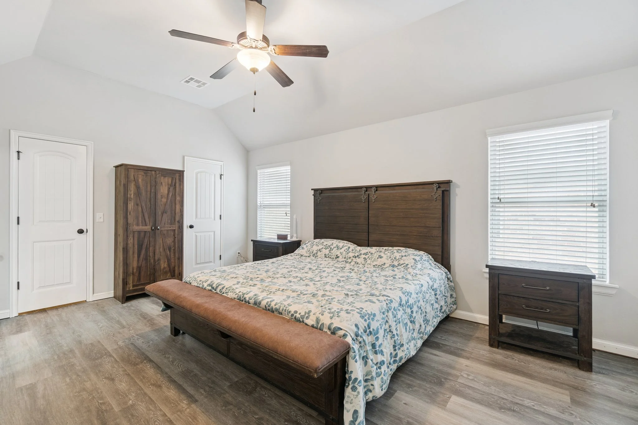 26-web-or-mls-2525 NW 194th St_026.jpg