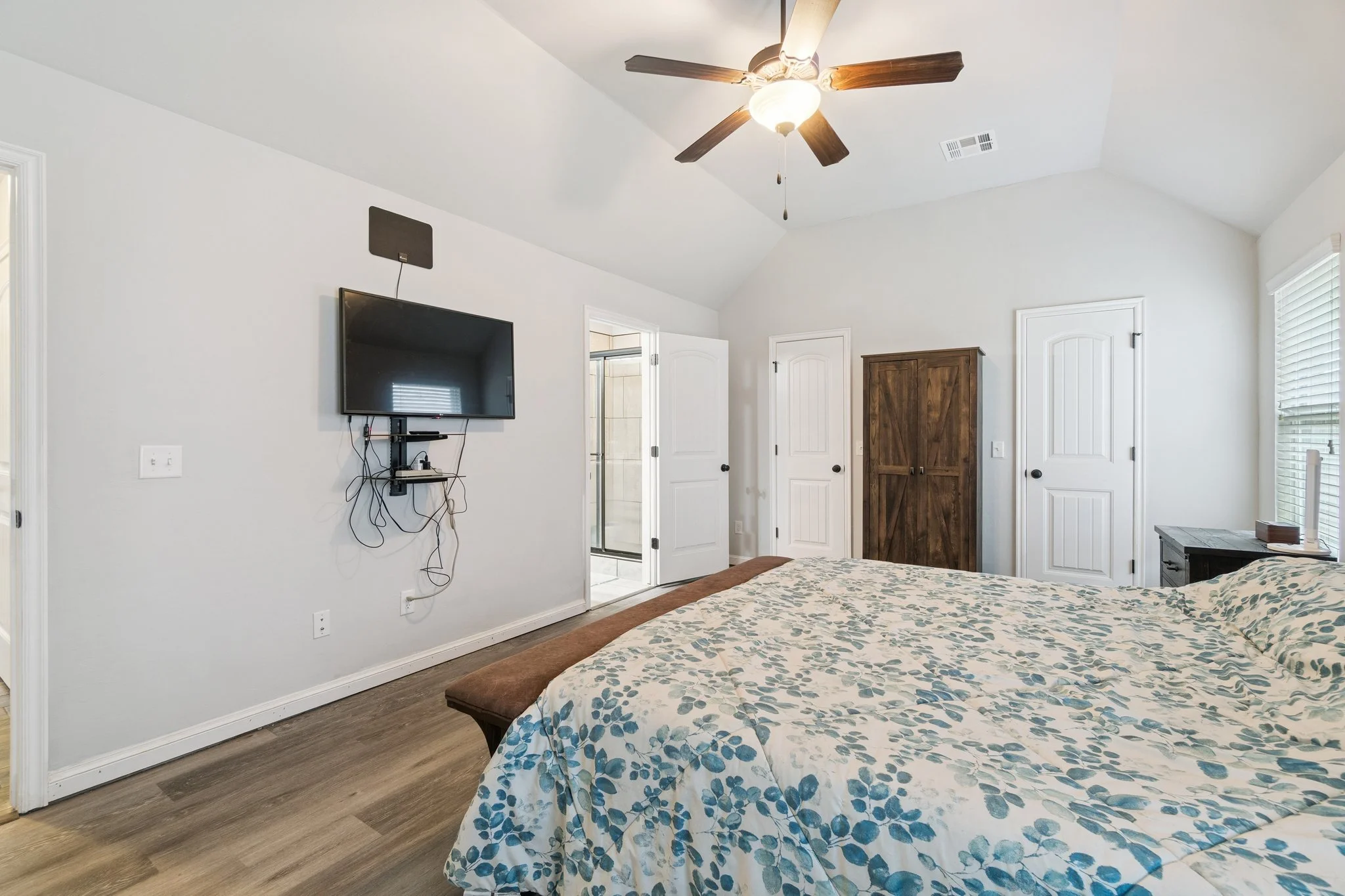 27-web-or-mls-2525 NW 194th St_027.jpg