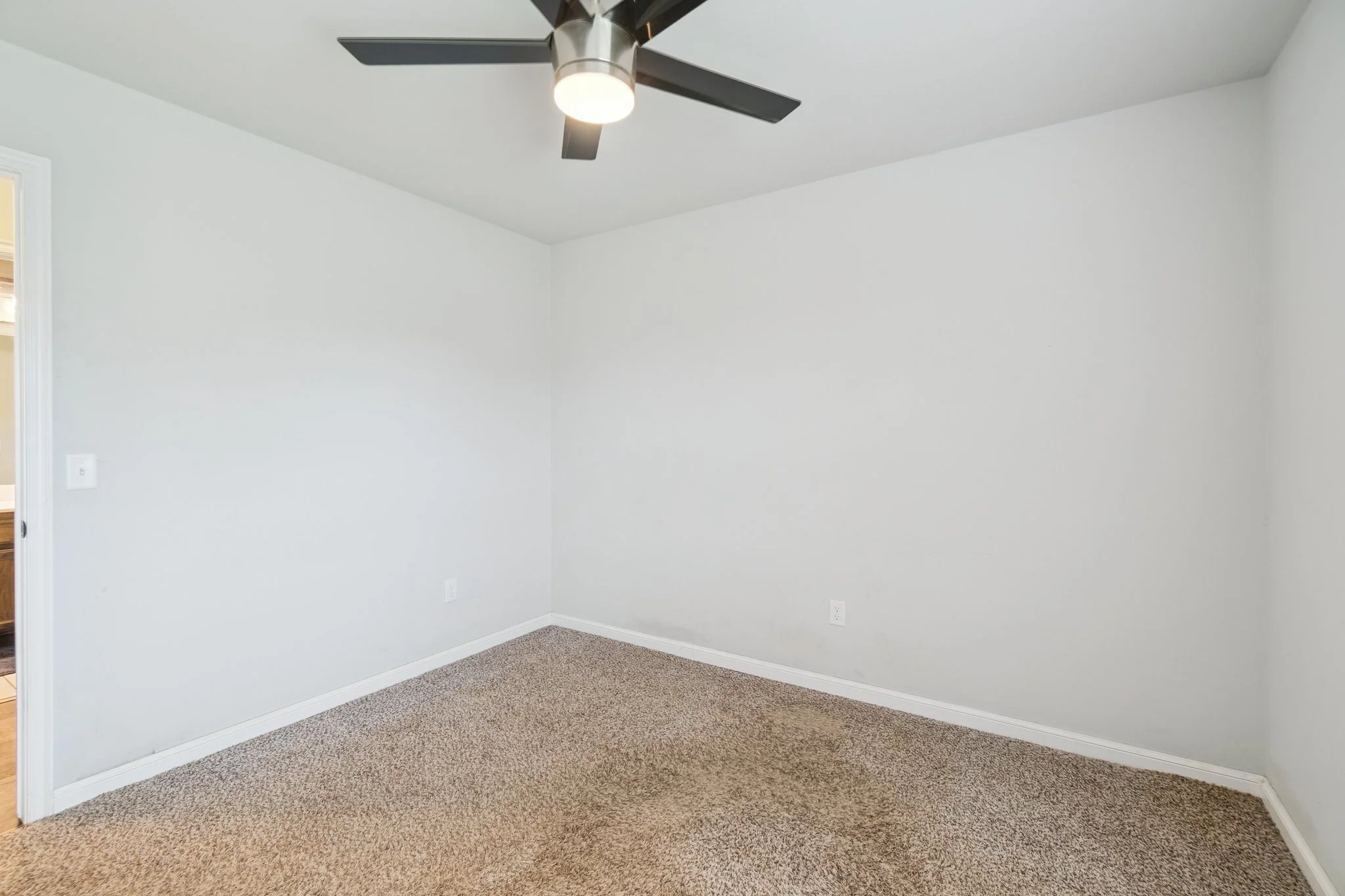 36-web-or-mls-2525 NW 194th St_036.jpg