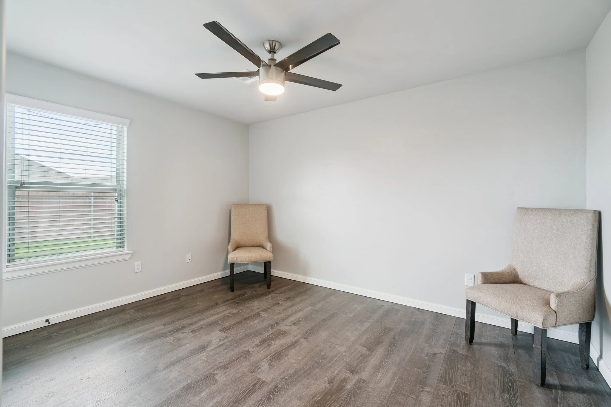 42-web-or-mls-2525 NW 194th St_042.jpg