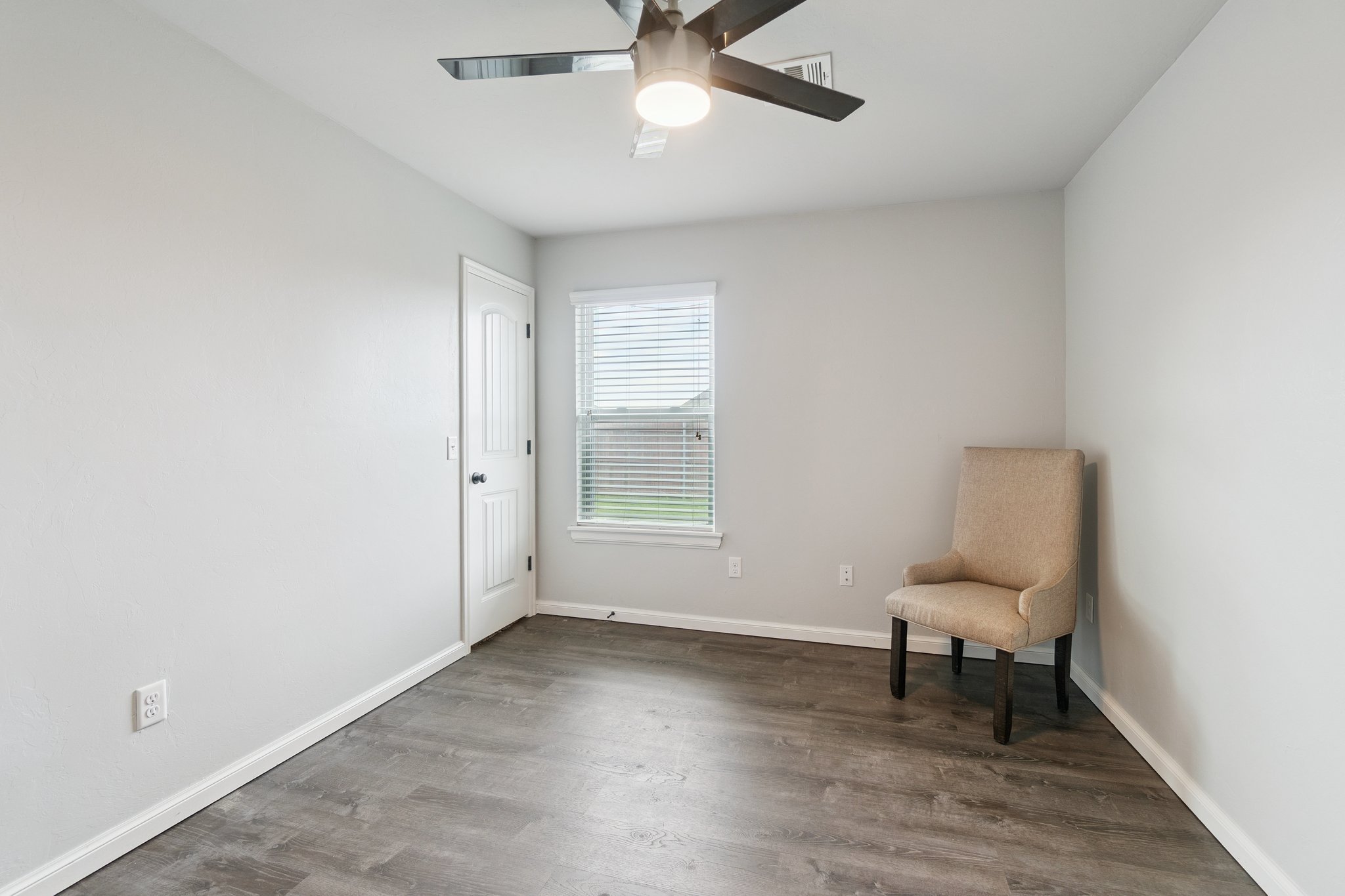 43-web-or-mls-2525 NW 194th St_043.jpg