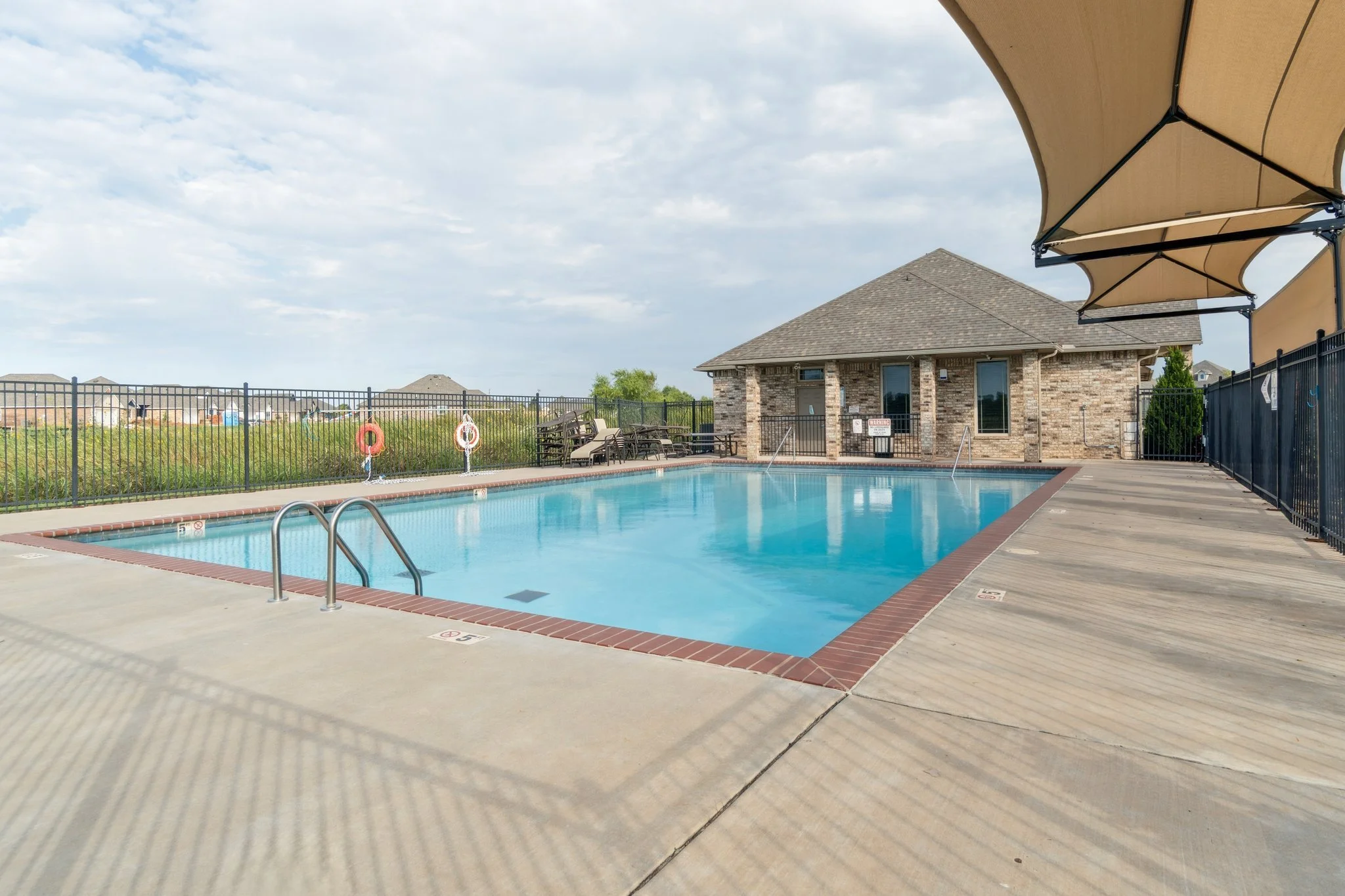 58-web-or-mls-2525 NW 194th St_058.jpg