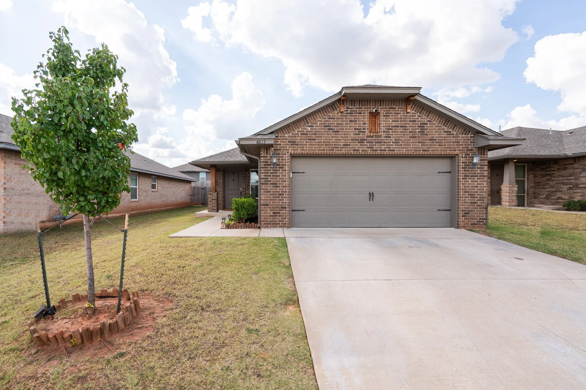 2-web-or-mls-4613 Crystal Clear Ln_002.jpg