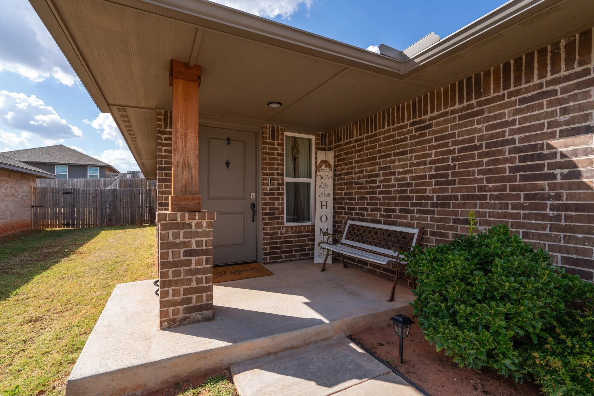 5-web-or-mls-4613 Crystal Clear Ln_005.jpg