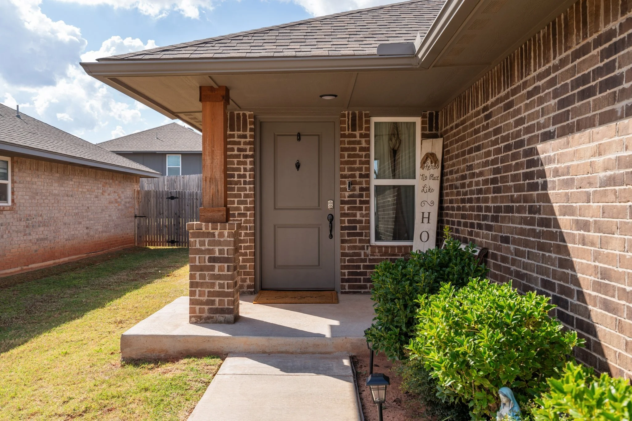 6-web-or-mls-4613 Crystal Clear Ln_006.jpg