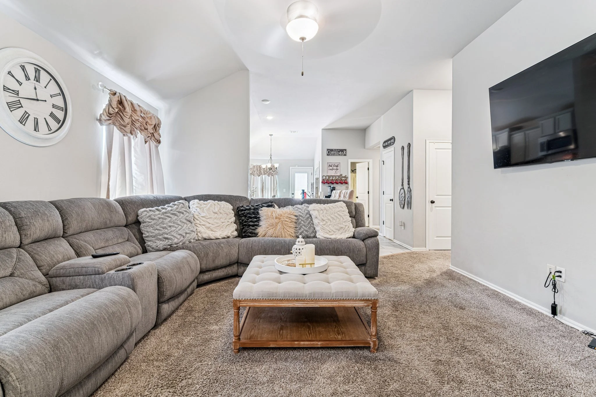 10-web-or-mls-4613 Crystal Clear Ln_010.jpg