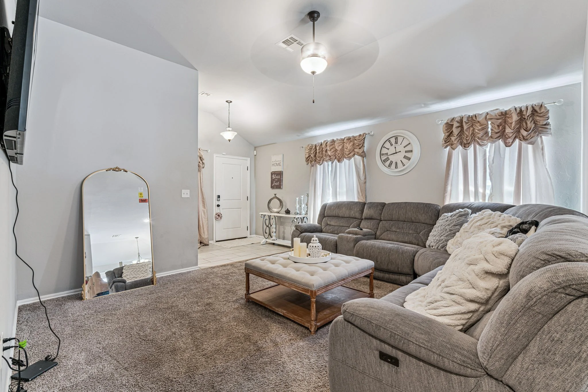 12-web-or-mls-4613 Crystal Clear Ln_012.jpg