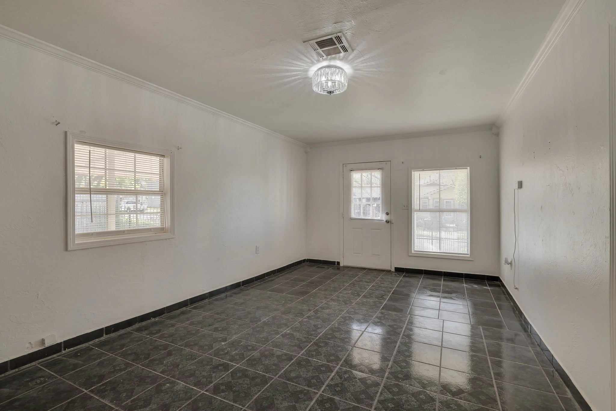 13-1615 NW 11th St OKC-13.jpg