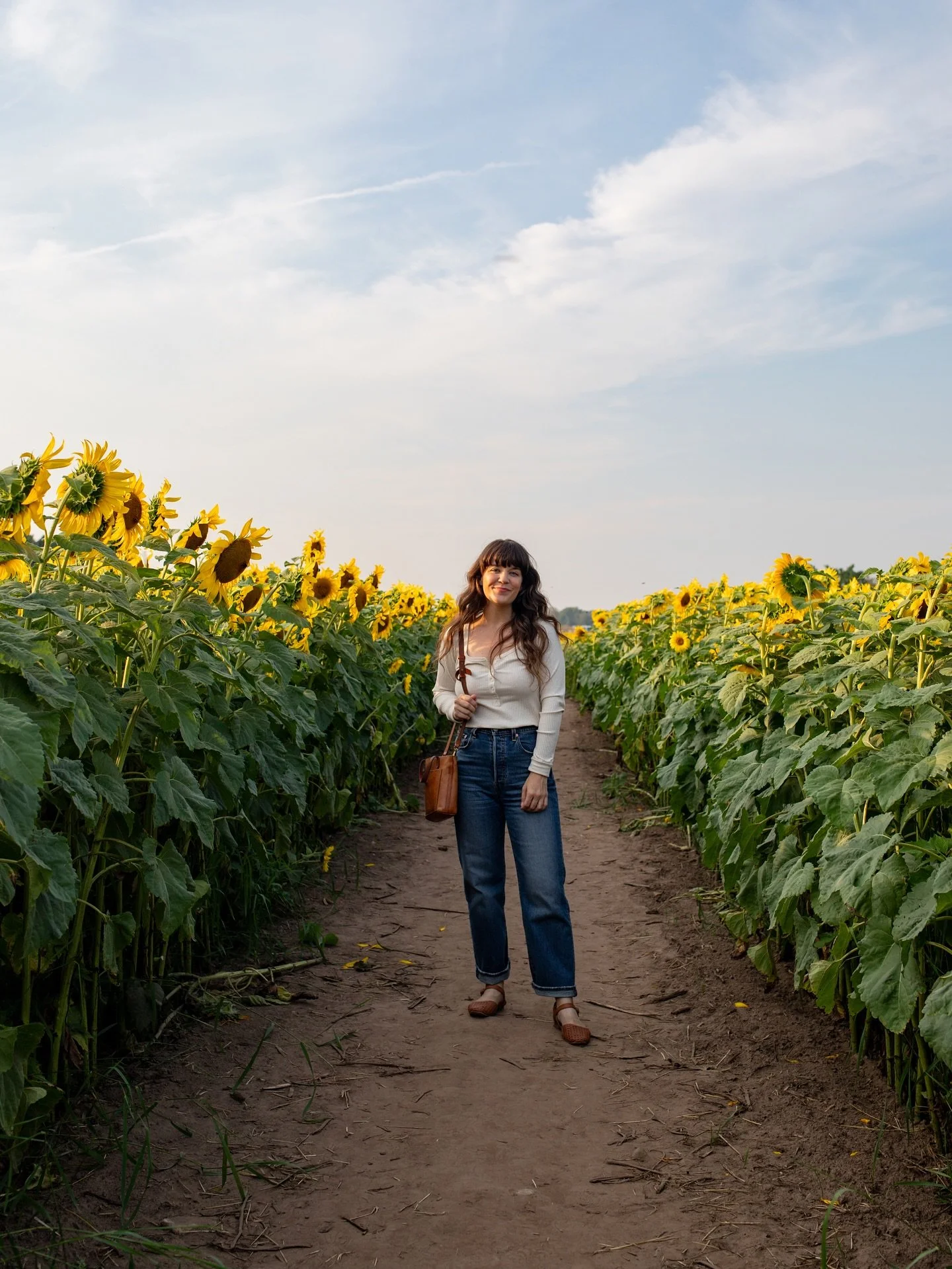 One of my favorite August rituals: a mini road-trip to the sunflower fields. 🌻