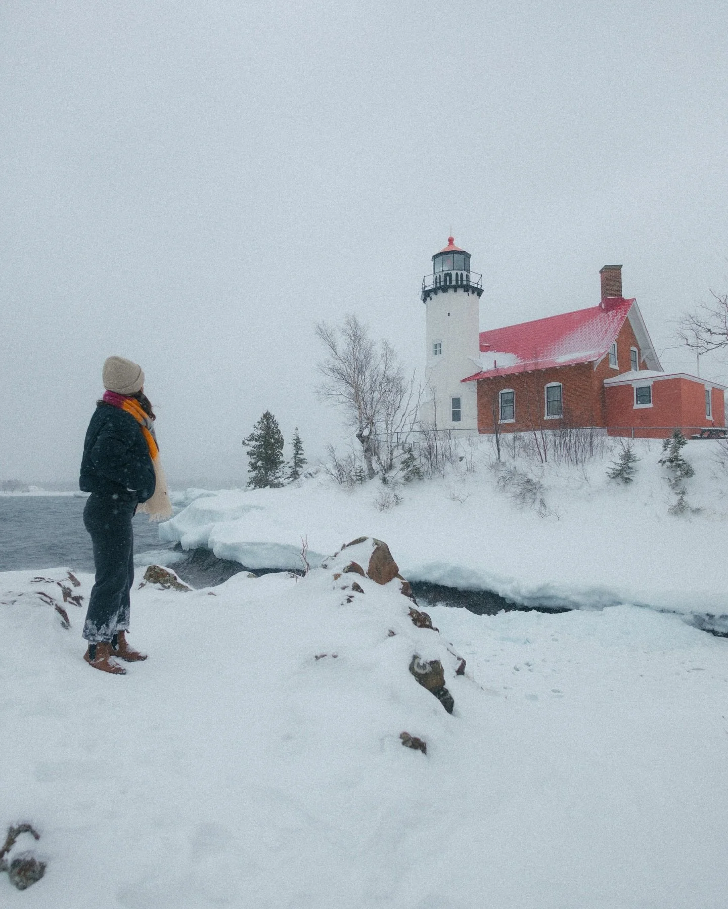 A winter storm in the Keweenaw? Obviously. But always worth it for these views. ❄️ #eagleharborlighthouse #keweenawpeninsula #upperpeninsula