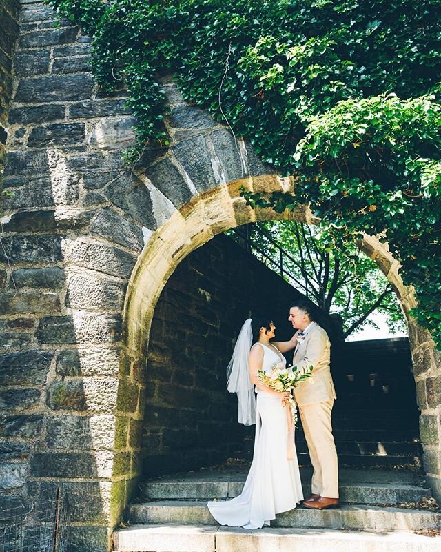 Minji + Don 💚 
#nycelopement 
#forttryonpark 
#nycwedding 
#weddinginspiration 
#outdoorwedding 
#elopement 
#newyorkcityweddingphotographer