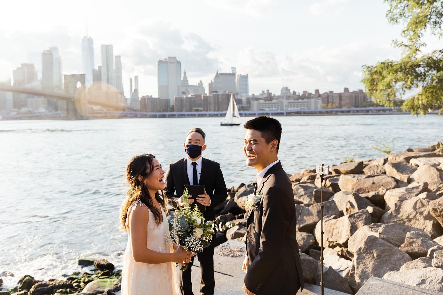 New blog post is up!! Connie and Joonbo had a super intimate and sweet pandemic elopement at Brooklyn Bridge Park 😍😍😍 check out the whole post with the link in my bio!! ⬆️

#brooklynbridgepark 
#pandemicelopement 
#nycelopement