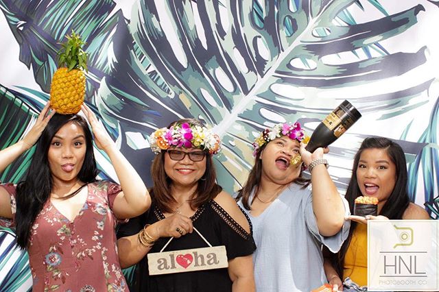 Thank you to everyone who went to say hello and hung out with us this past weekend at the International Market Place!⠀ Backdrop: Tropical Vibes
⠀
#MarketplaceStories #HILife #HNLPhotoboothco #HNL #ModernPhotobooths #Hawaiiphotobooth #Oahuphotobooth #