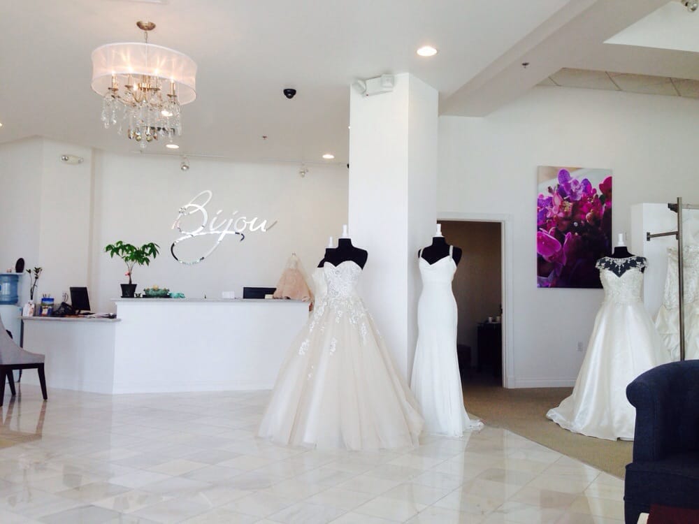 bijou-bridal-wedding-dresses-oahu-honolulu-hawaii-2.jpg