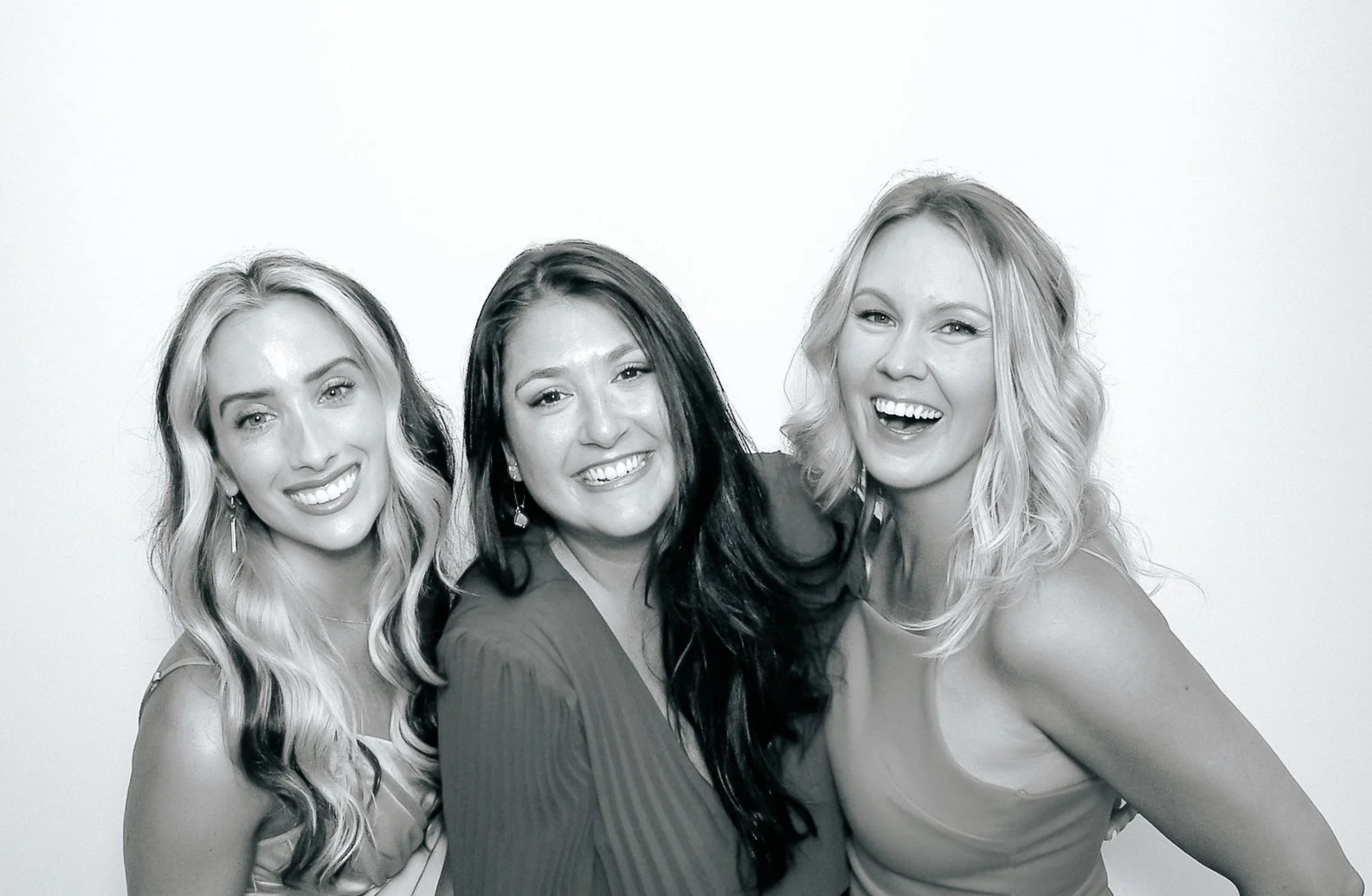 black and white glam booth on honolulu oahu hawaii