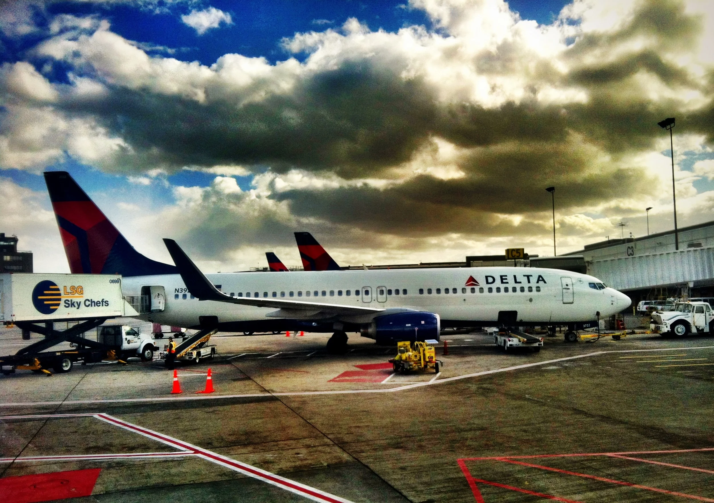  Craig Waller is a highly experienced  Atlanta photographer  with  35 years of experience  specializing in  sports photography, creative portraits, product photography, and lifestyle shoots . His expertise extends beyond traditional photography, as h