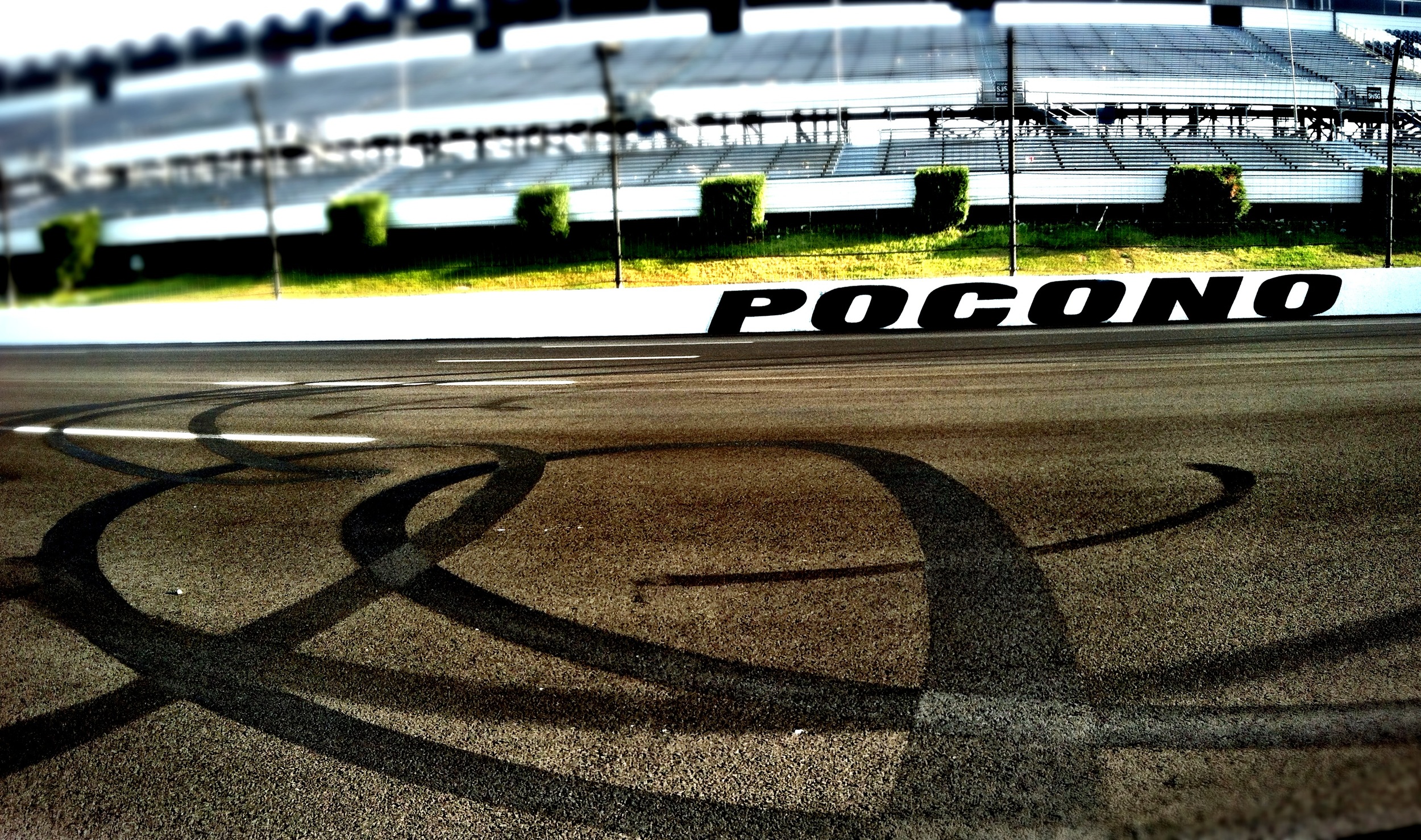  Craig Waller is a highly experienced  Atlanta photographer  with  35 years of experience  specializing in  sports photography, creative portraits, product photography, and lifestyle shoots . His expertise extends beyond traditional photography, as h