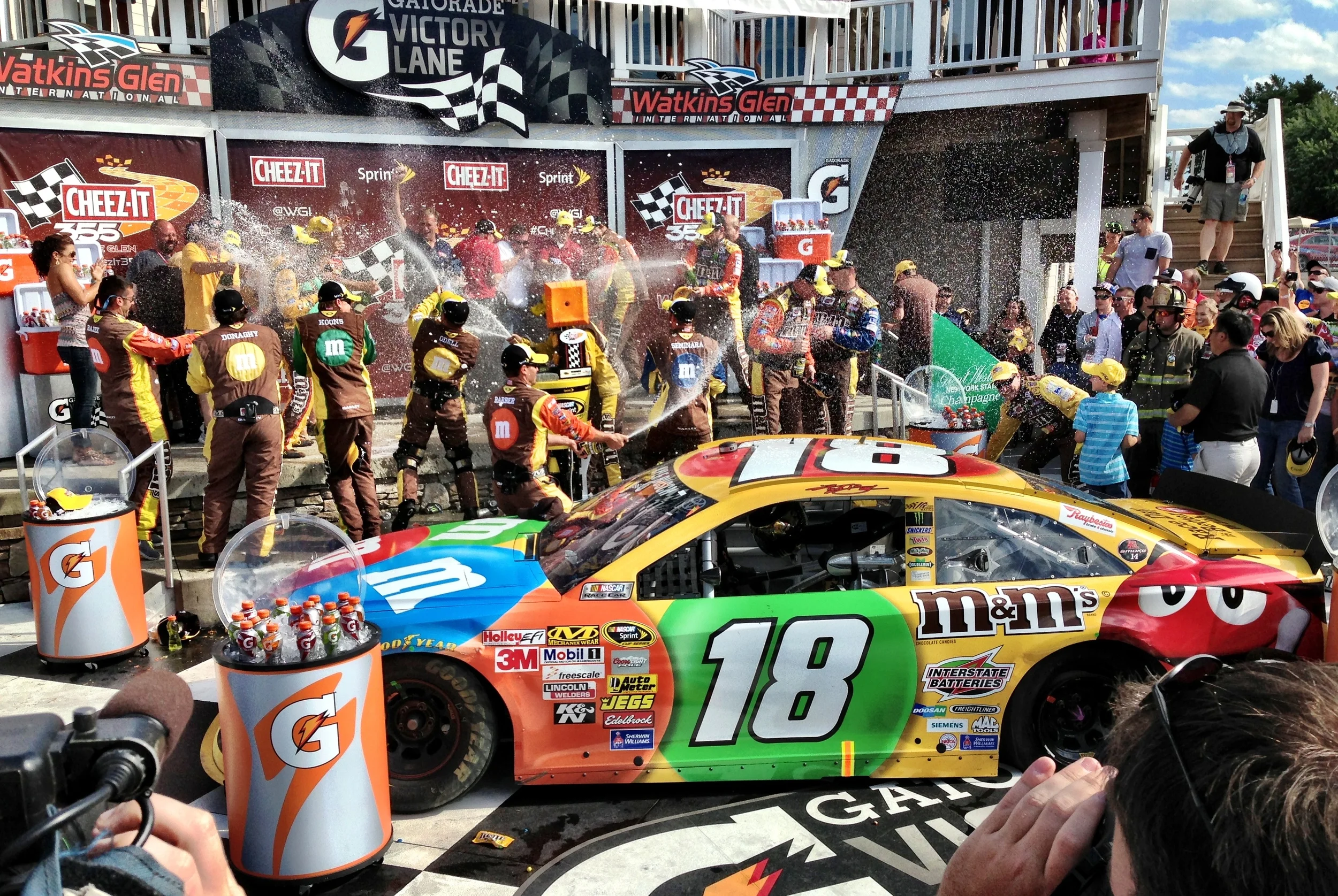  Craig Waller is a highly experienced  Atlanta photographer  with  35 years of experience  specializing in  sports photography, creative portraits, product photography, and lifestyle shoots . His expertise extends beyond traditional photography, as h