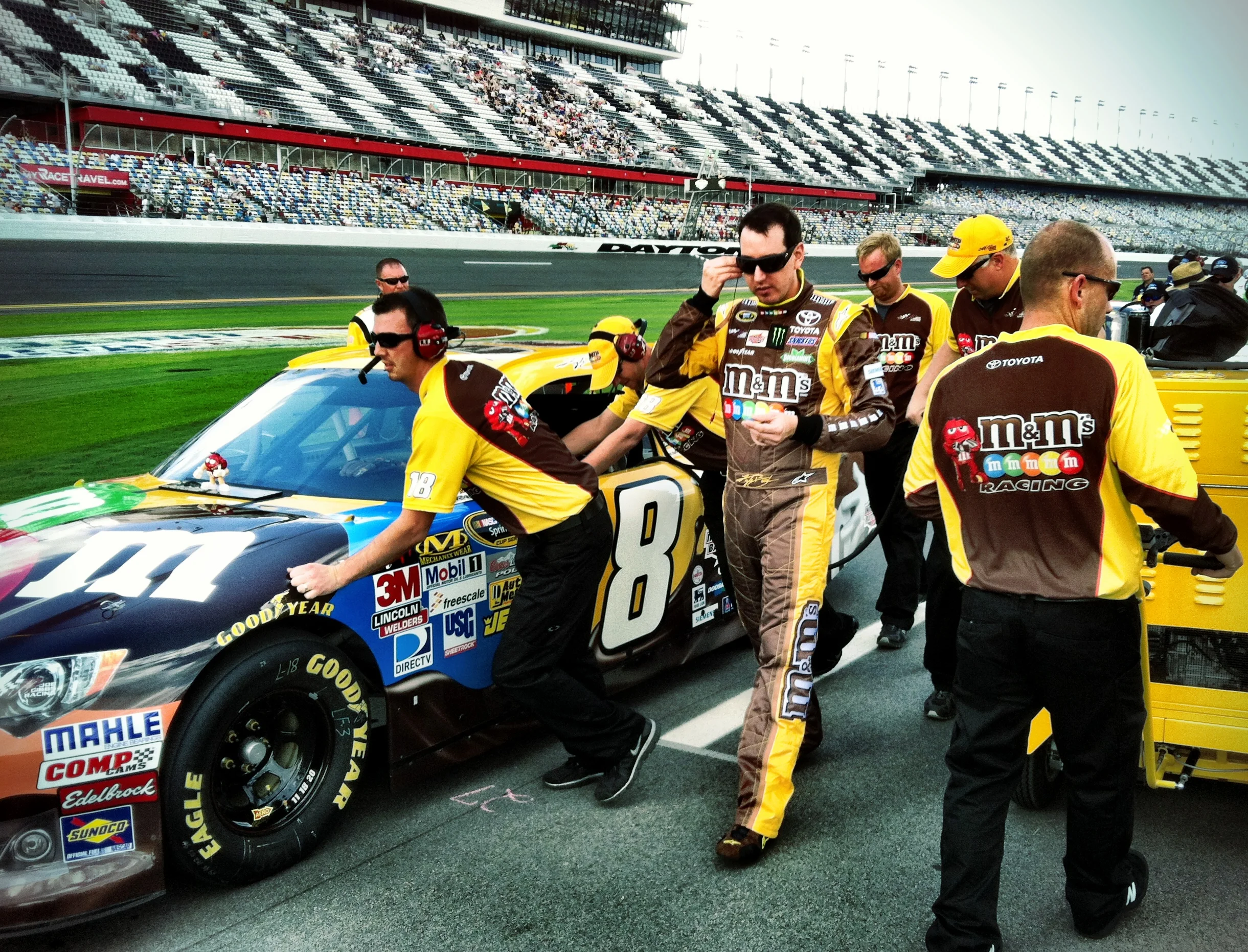  Craig Waller is a highly experienced  Atlanta photographer  with  35 years of experience  specializing in  sports photography, creative portraits, product photography, and lifestyle shoots . His expertise extends beyond traditional photography, as h