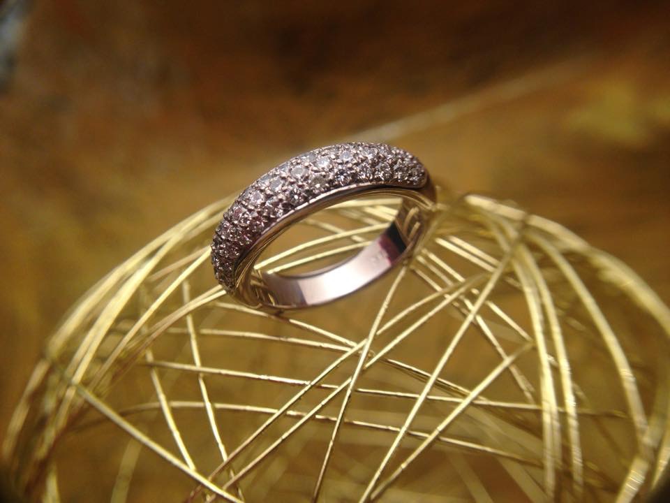 Anillo en oro blanco y diamantes