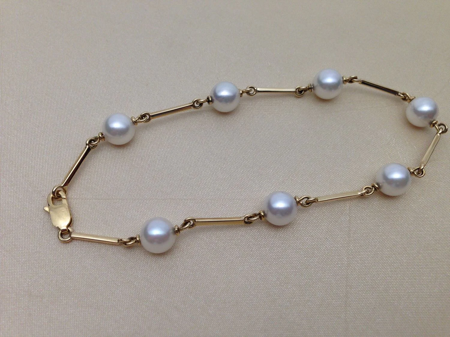 Pulsera en oro amarillo y perlas