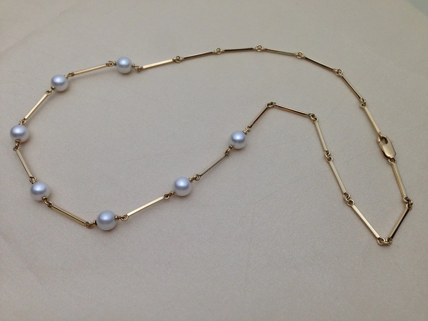 Collar en oro amarillo y perlas