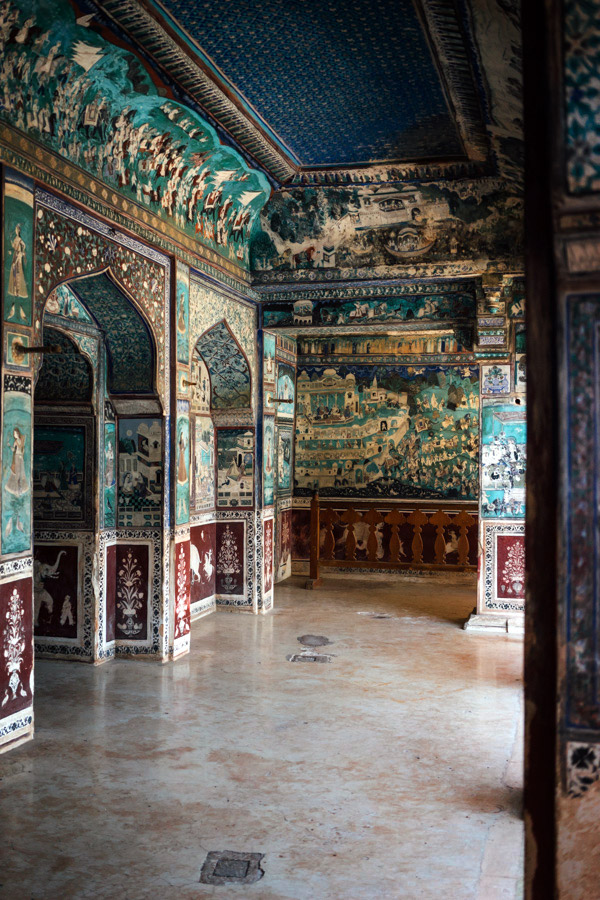  Above Bundi’s city palace is Chitra Sala, which houses some of the most amazing miniature murals we’ve ever seen, each turquoise and gold panel sharing detailed stories and fables from the past. 