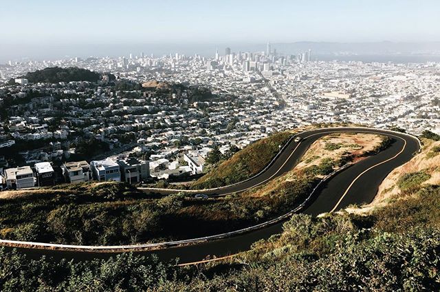 1/3. Summer back in the US. // Golden Hour at Twin Peaks, the top of the city and just a short run uphill from our old apartment in Noe Valley. This was our first stop on our first trip back. So many feels!

#summer #home #twinpeaks #sanfrancisco #ba