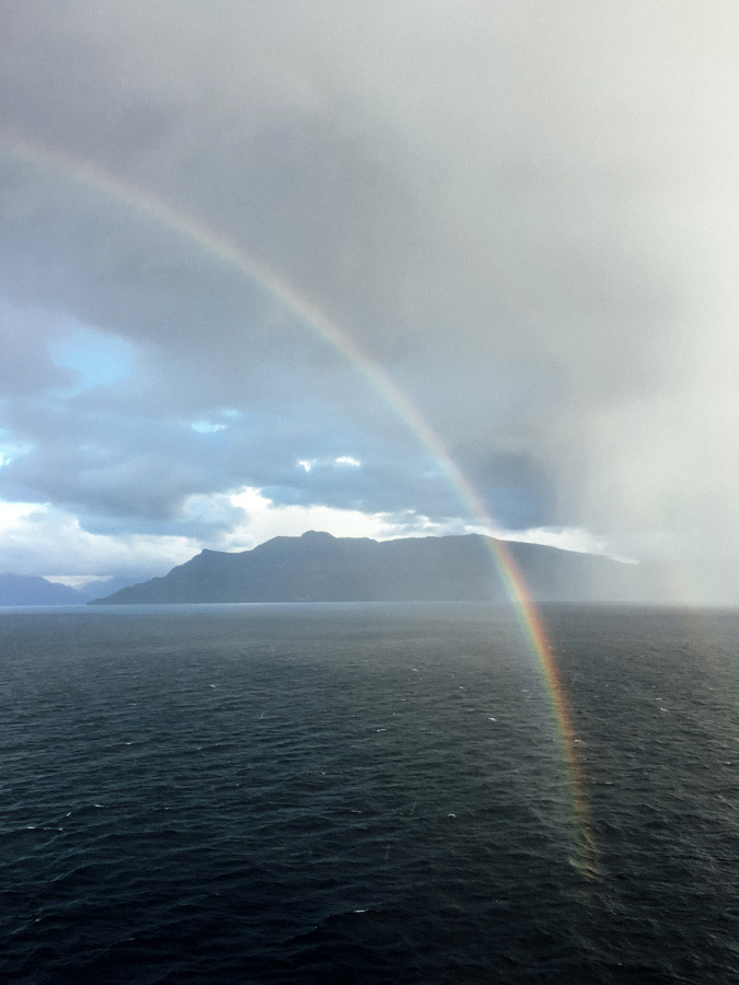  A rainbow starting right at the foot of our ship. 