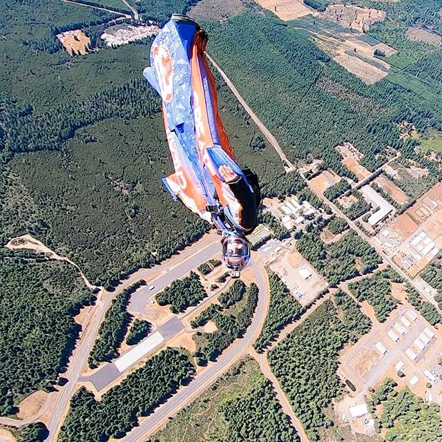 @mattrosado1 getting head down with @savagesac @tristonb1 at @skydivekapowsin