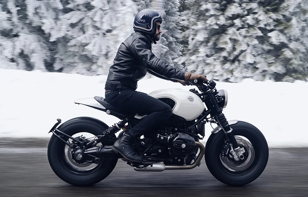 bmw-nine-t-baak-riding-1.jpg