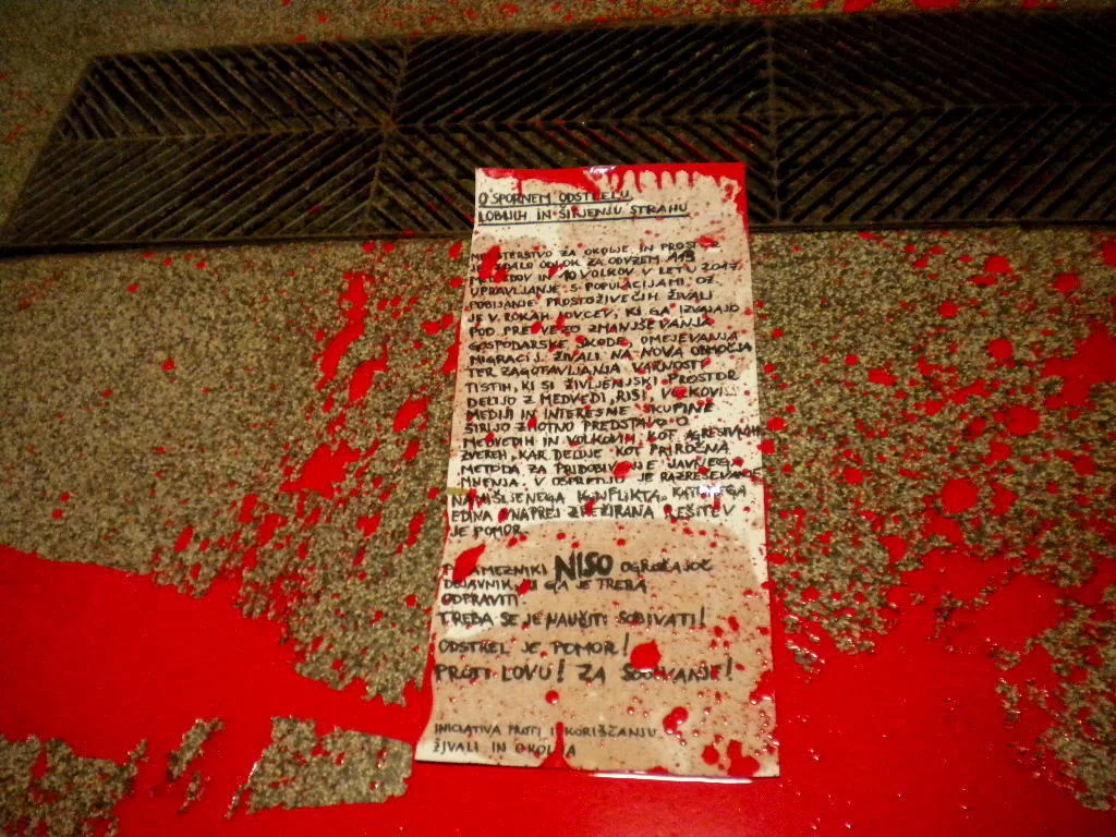 Krvavi vsakdan ali veganski fanatizem?