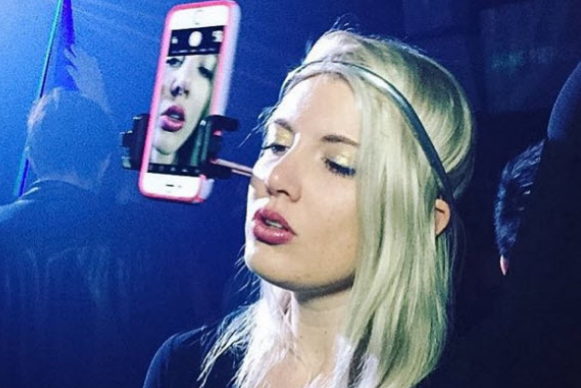 Ima telefon vas ali vi njega?