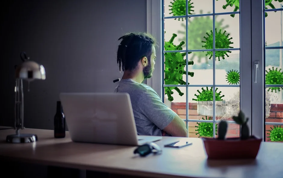 Izolacija škoduje zdravju kot 15 cigaret na dan