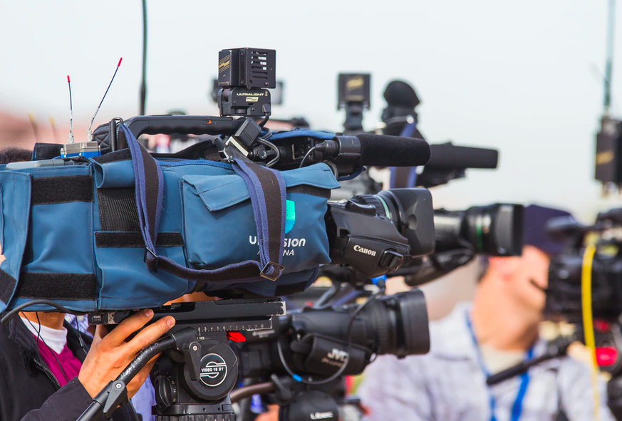 Humanost v nehumanih časih in vloga RTV SLO