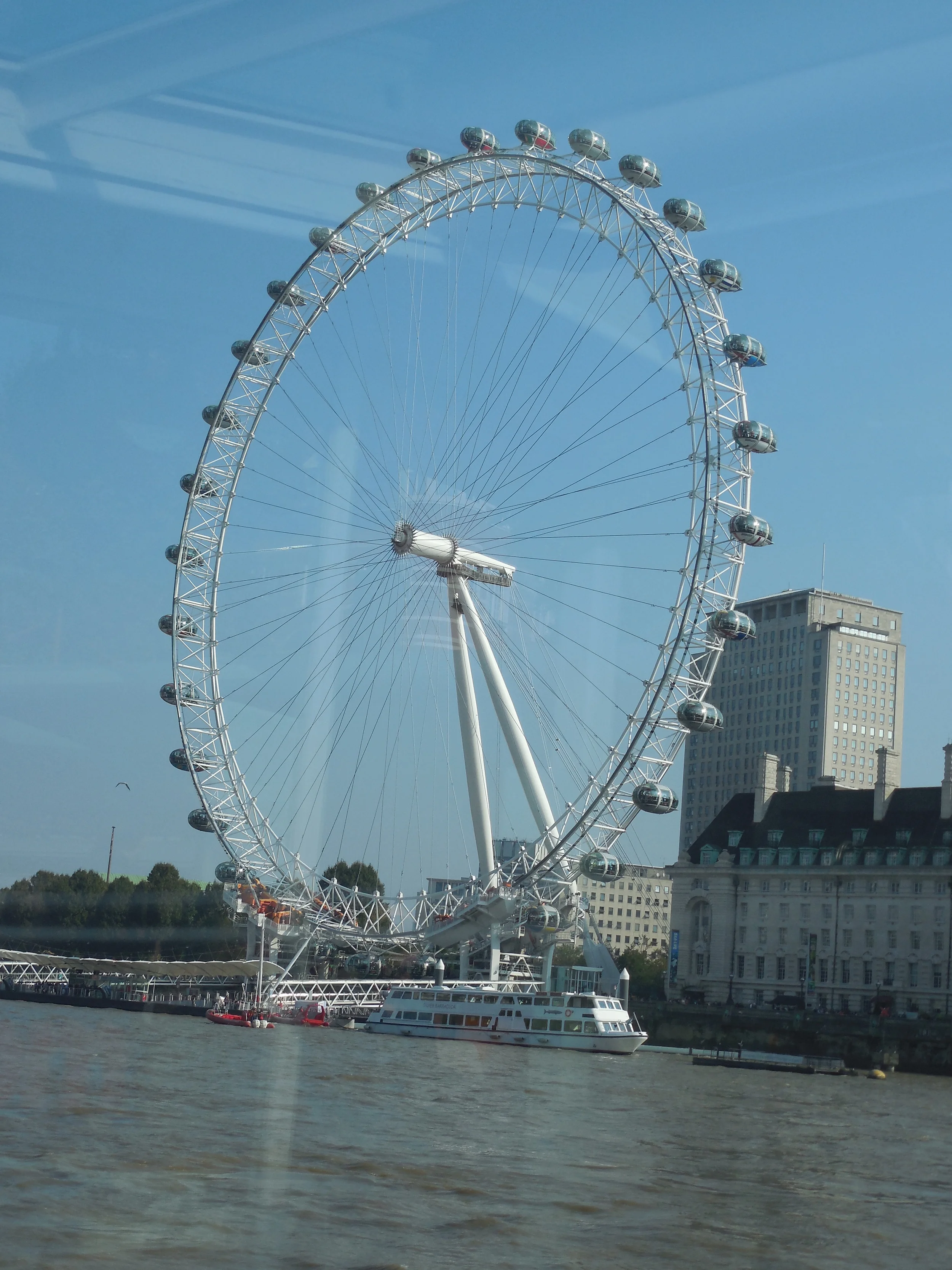 (London Eye Pier - London Eye, London Aquarium, London Dungeon, IMAX Cinema, National Theatre and Southbank Centre)