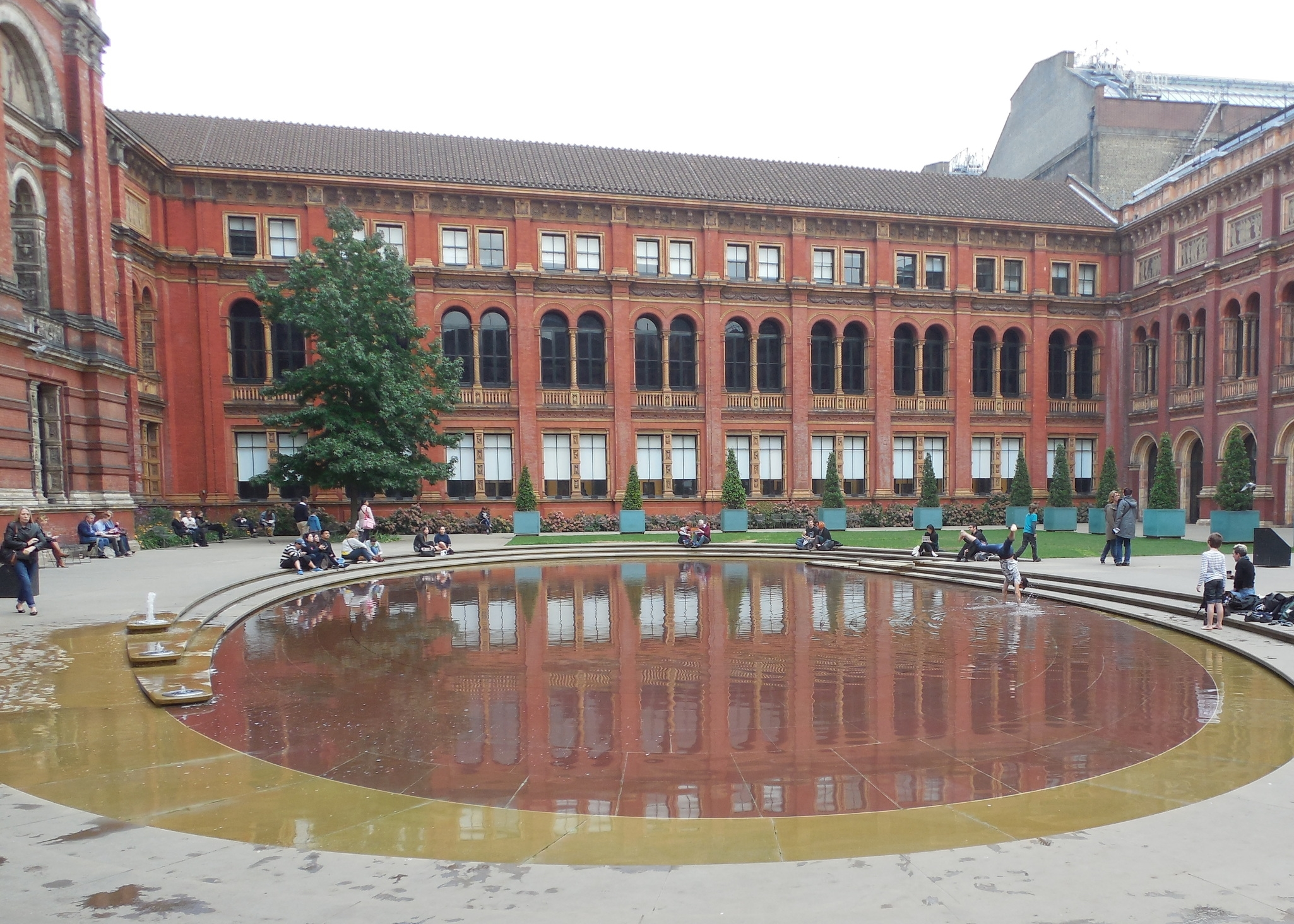 Courtyard reflecting pool at the V&A