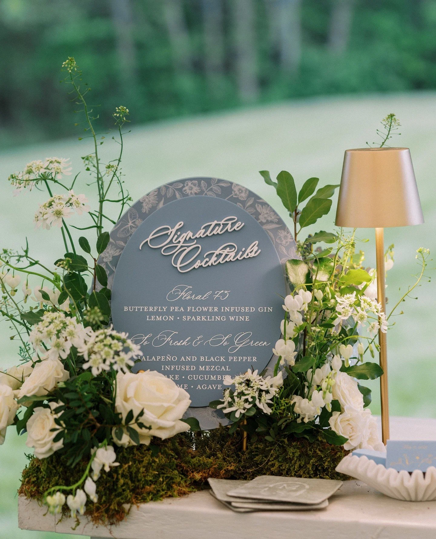 For this stunning spring celebration, the couple wove masterful and elegant floral details and design throughout every nook and cranny of the day... hello spring! 🌿🤍
S&M
Planner: @oliveandcoevents
Catering: @bigtreecatering
Dessert: @bear