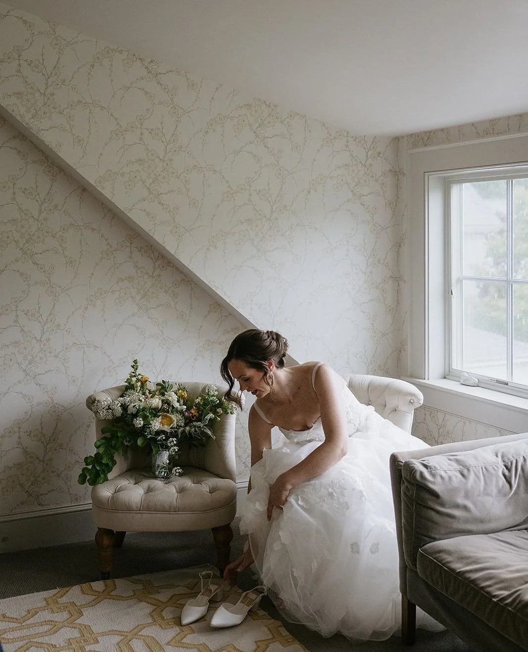 Sweet, quiet farmhouse moments before the day's magic...
E&J
photographer: @jillhoylephotography
coordination: @dirigoeventco
catering + bar: @111maine
floral: @fieldfloralstudio
band: @westendblend
rentals: @onestopeventrentals @heartwo